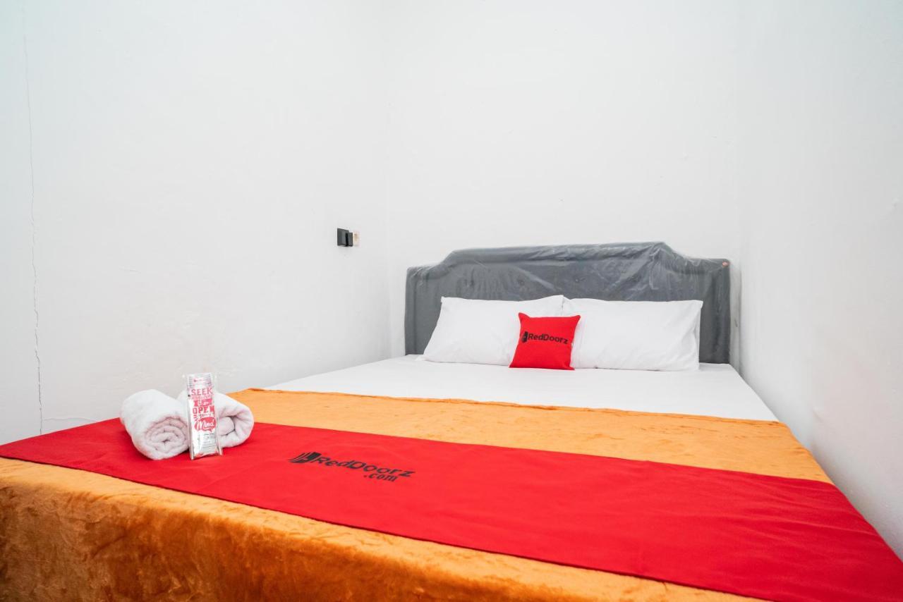 RedDoorz @ Aralia Harapan Indah Hotell Pulokendal Eksteriør bilde