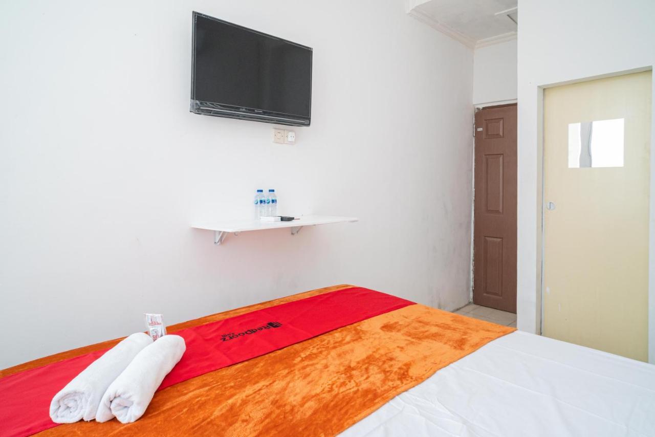 RedDoorz @ Aralia Harapan Indah Hotell Pulokendal Eksteriør bilde