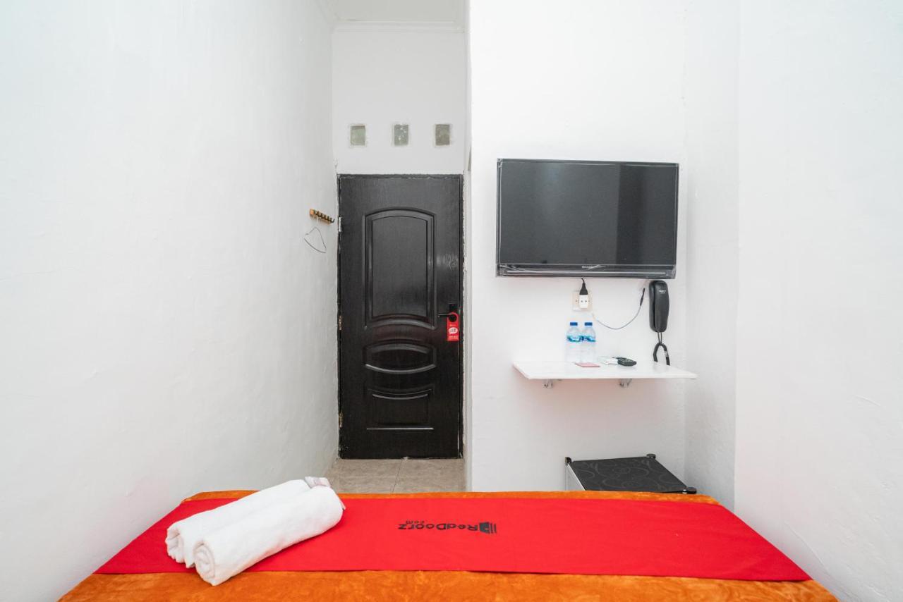 RedDoorz @ Aralia Harapan Indah Hotell Pulokendal Eksteriør bilde