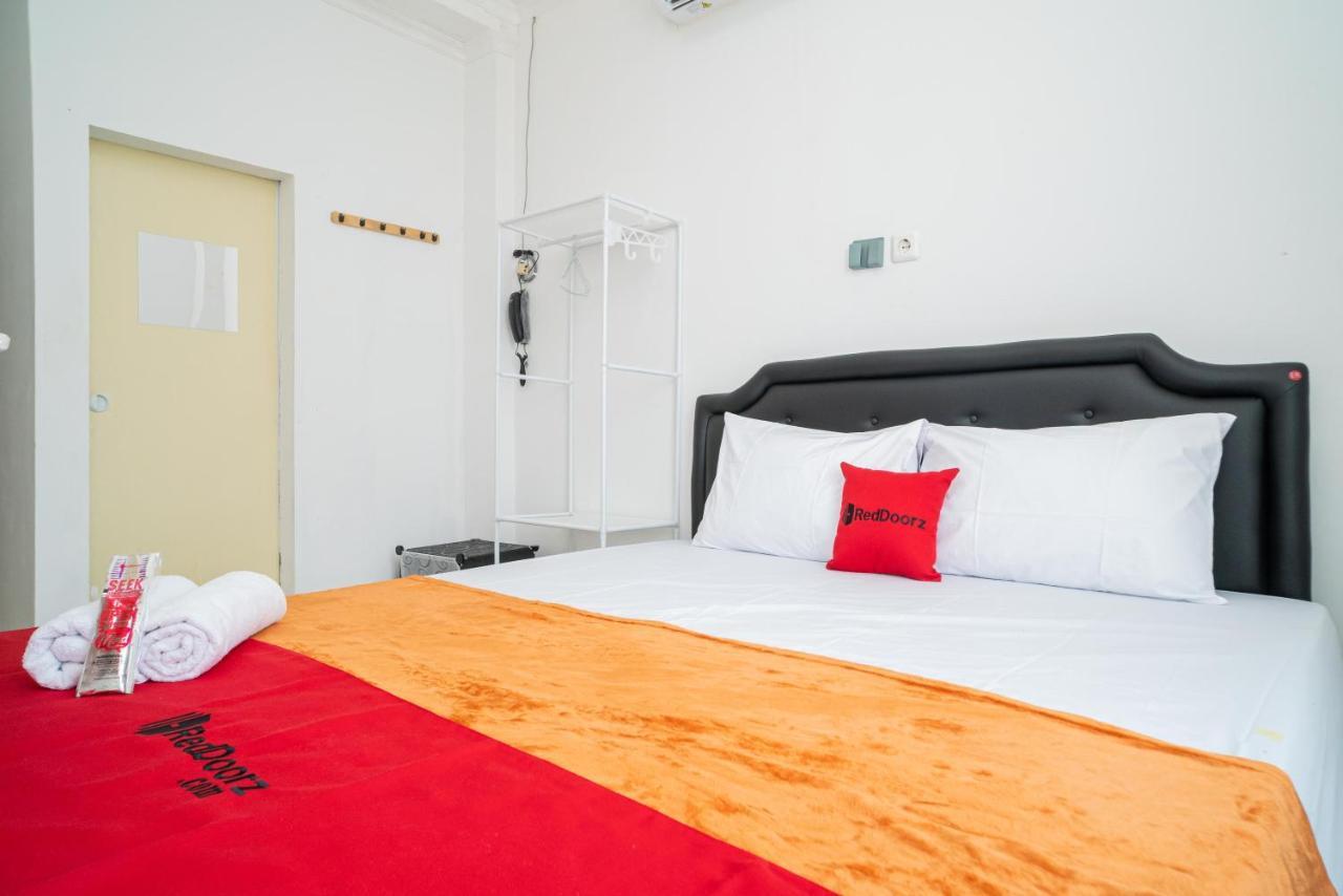 RedDoorz @ Aralia Harapan Indah Hotell Pulokendal Eksteriør bilde